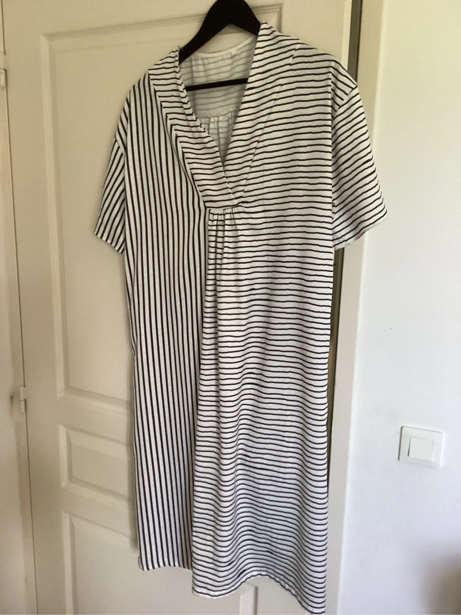 Robe rayée noir et blanc taille XL